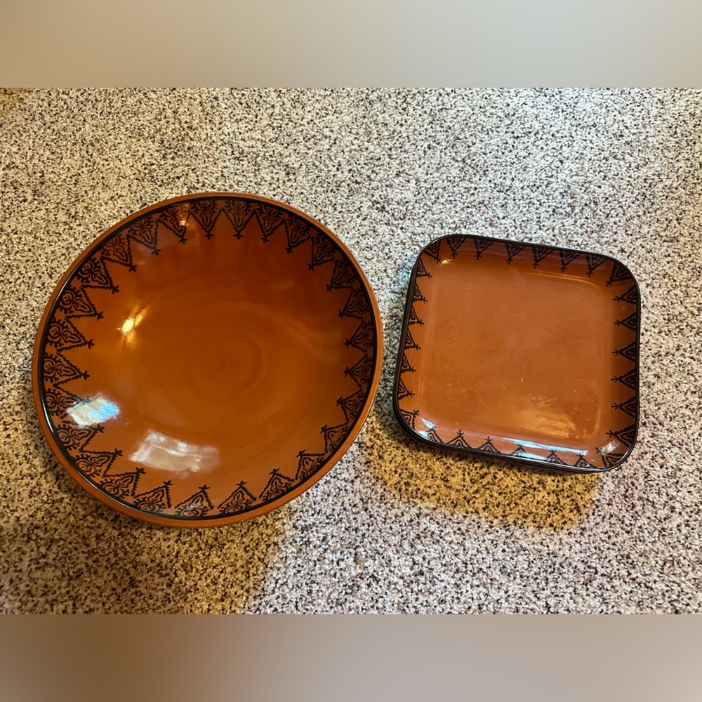 Serving bowl (1) and plate set (2)